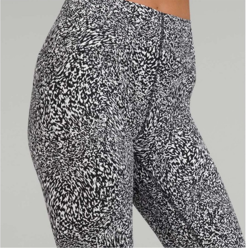 1189. EUC - Lululemon InStill High-Rise Pant 25" Warped Grain Alpine White Black - Picture 2 of 7